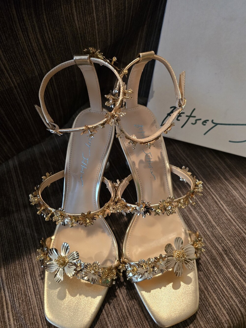 NWT Betsey Johnson Lorra Flower Sequin Sandals Light Gold 4" Heels Size 10 - Picture 7 of 8